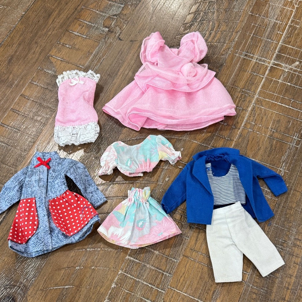 Barbie Fashion Gift Set #8750 5 out of‎ 6 outfits